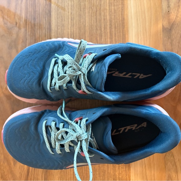 Altra Women's Athletic Shoes - Dark Blue and Light Pink - Picture 2 of 3